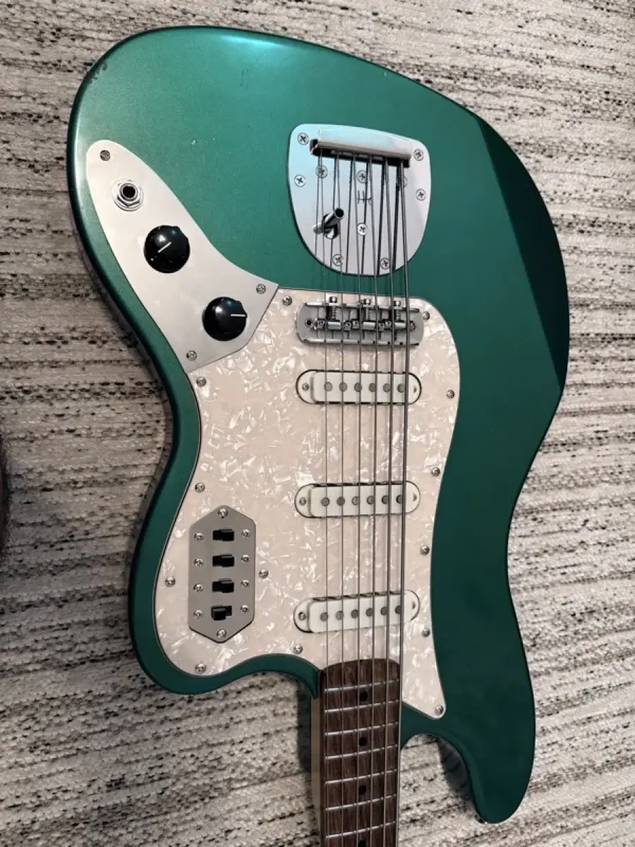 La guitare de Jeanne — détail corps